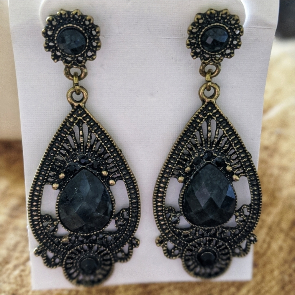NWOT Vintage Black & Gold Distressed Dangle Earrings